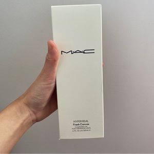 MAC Cosmetics Hyper Real Fresh Canvas Cleansing Oil.